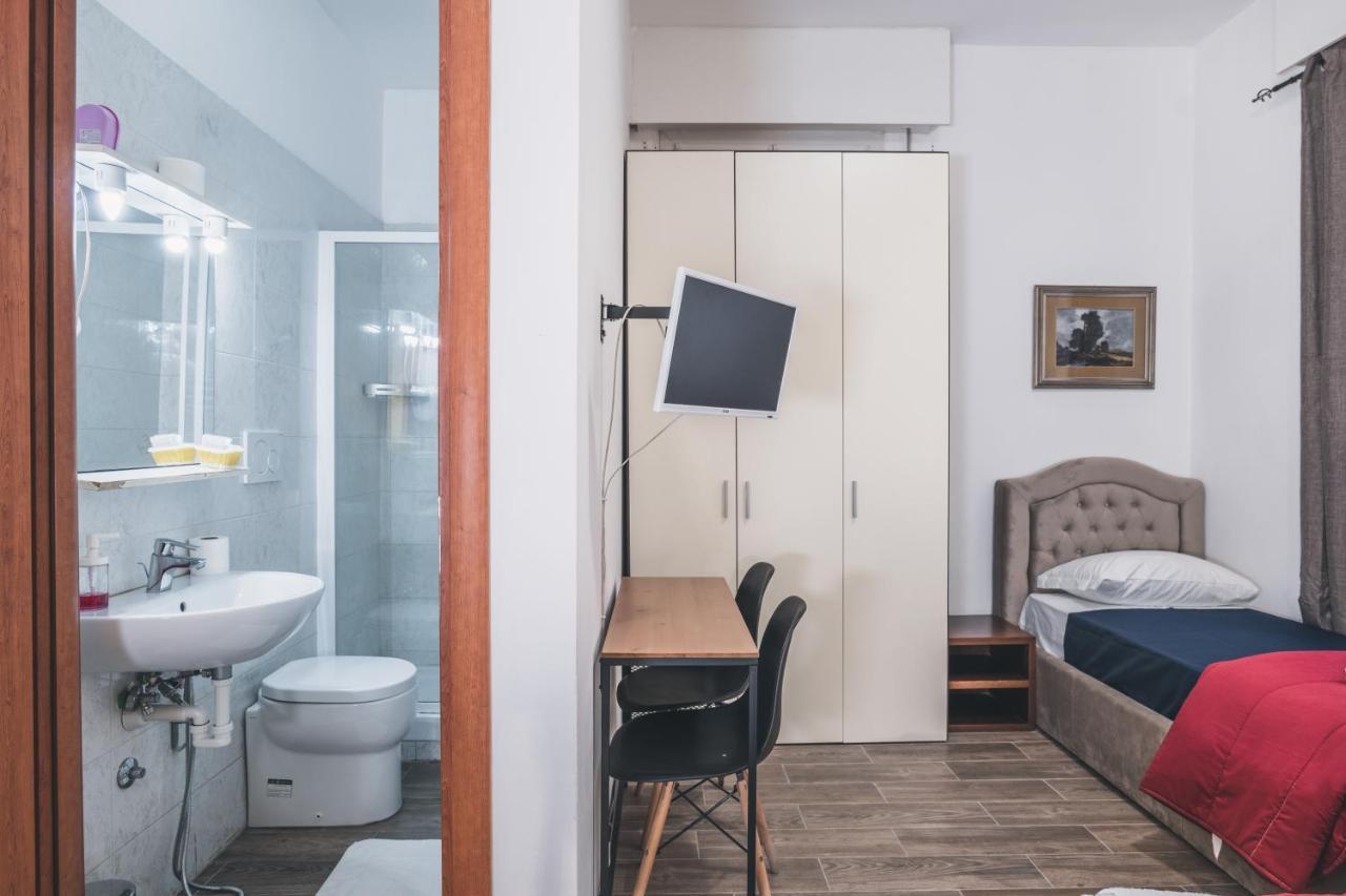 Bulldog Station Apartments With Private Wc, Ac, Tv Mestre Exterior photo