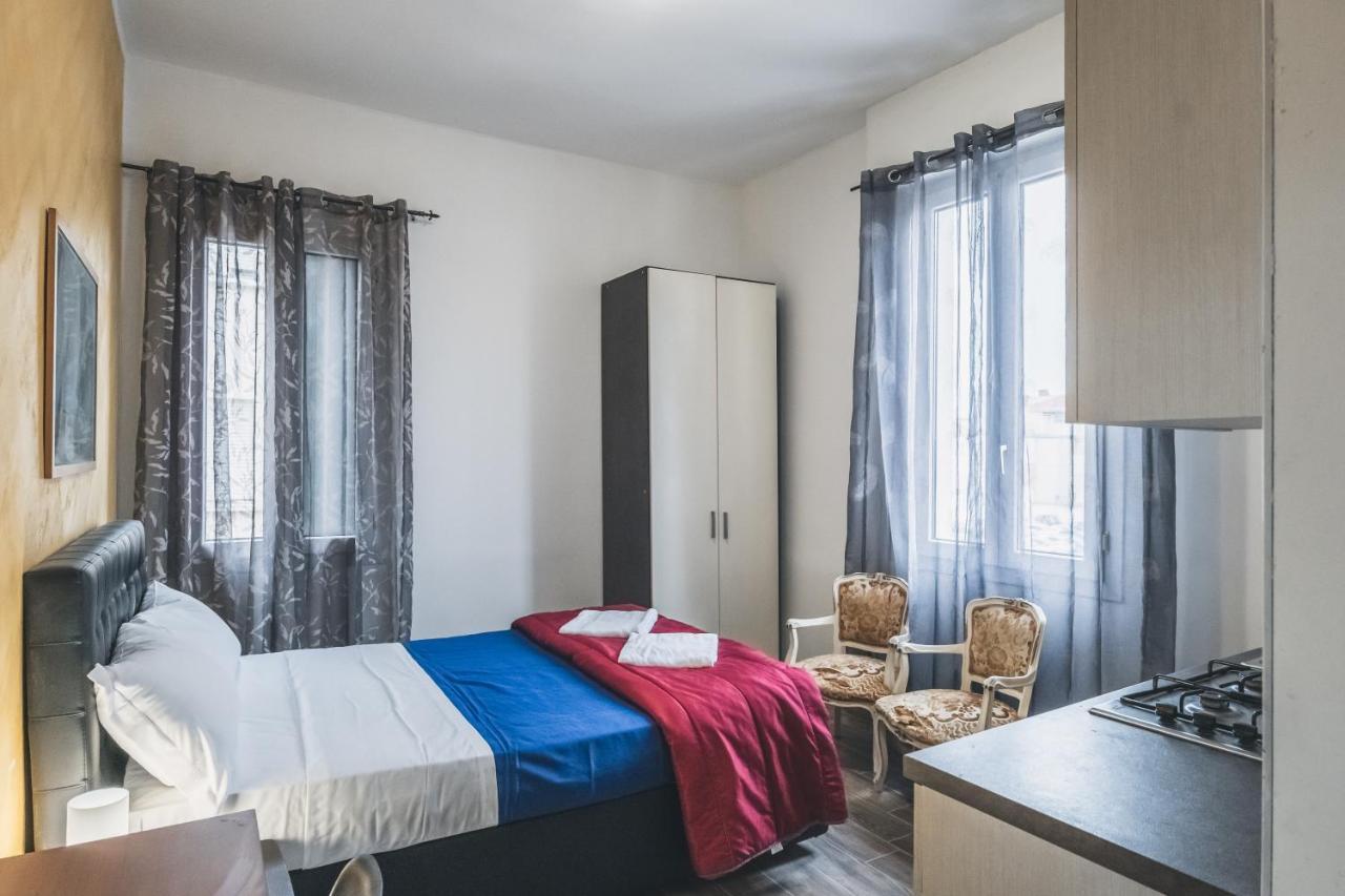Bulldog Station Apartments With Private Wc, Ac, Tv Mestre Exterior photo