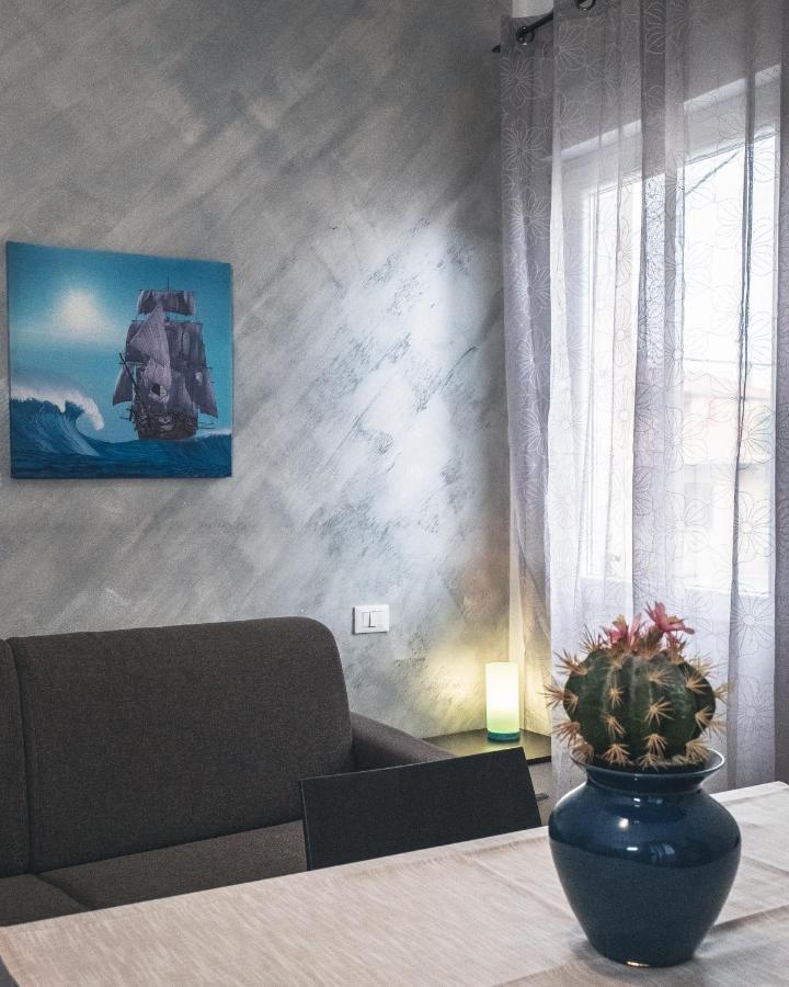 Bulldog Station Apartments With Private Wc, Ac, Tv Mestre Exterior photo
