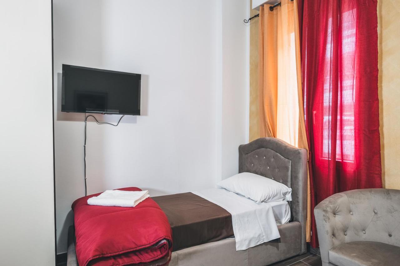 Bulldog Station Apartments With Private Wc, Ac, Tv Mestre Exterior photo